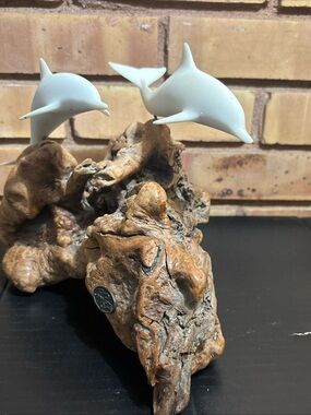 John Perry Studio Driftwood Burlwood 2 White Dolphins Family Sculpture 9.5”